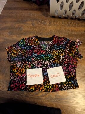 Women's Multicolor Leopard-Print Scub Top - Small